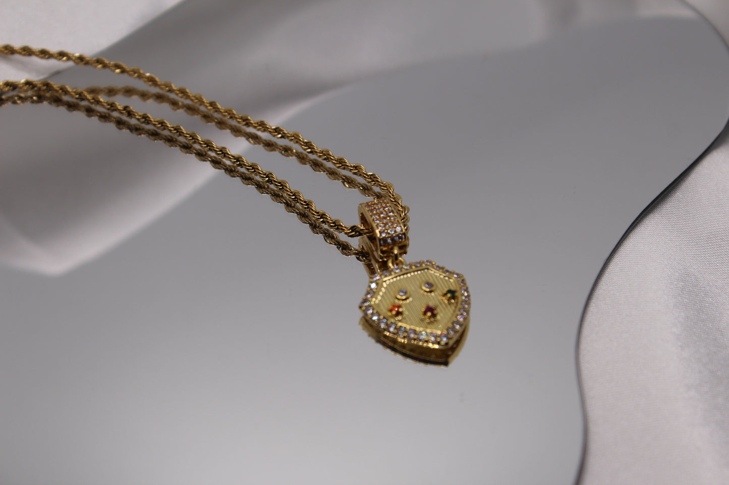 Schutzschild Anhänger