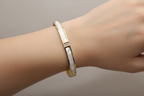 Weißer Armreif Gold